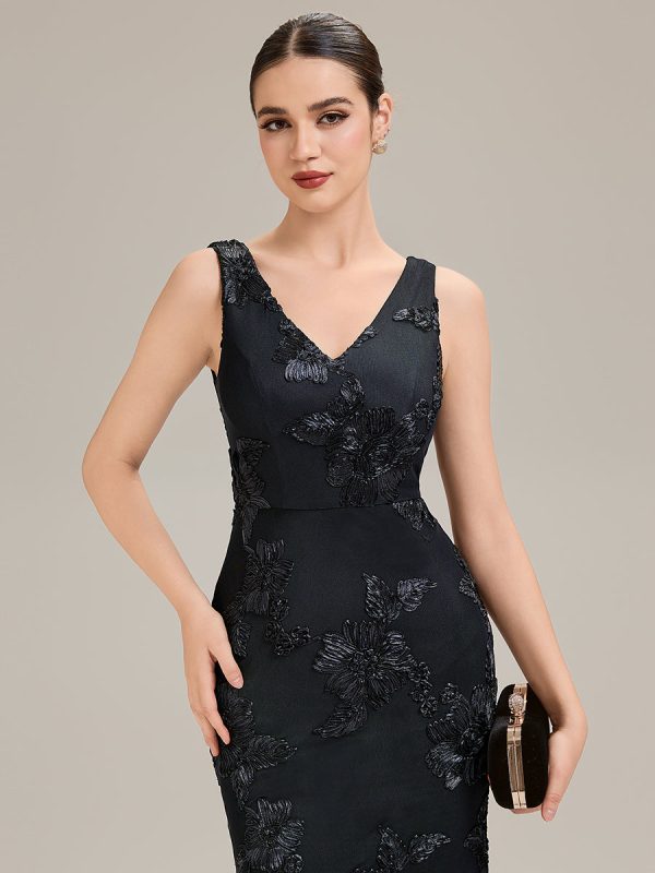 Deep V-Neck Embroidered Sleeveless Evening Dress - Image 22