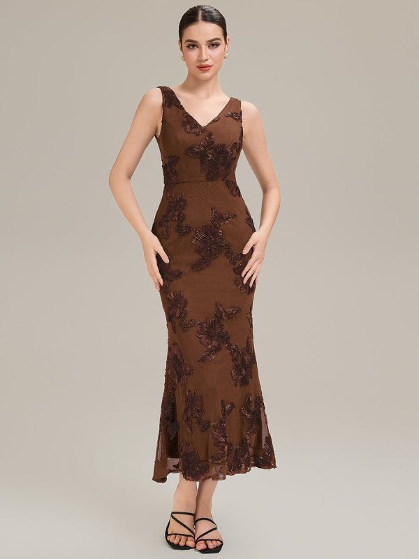 Deep V-Neck Embroidered Sleeveless Evening Dress - Image 3