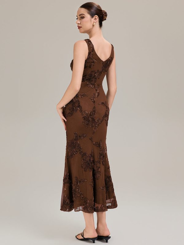 Deep V-Neck Embroidered Sleeveless Evening Dress - Image 4