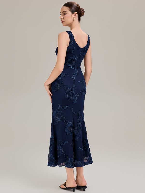 Deep V-Neck Embroidered Sleeveless Evening Dress - Image 10