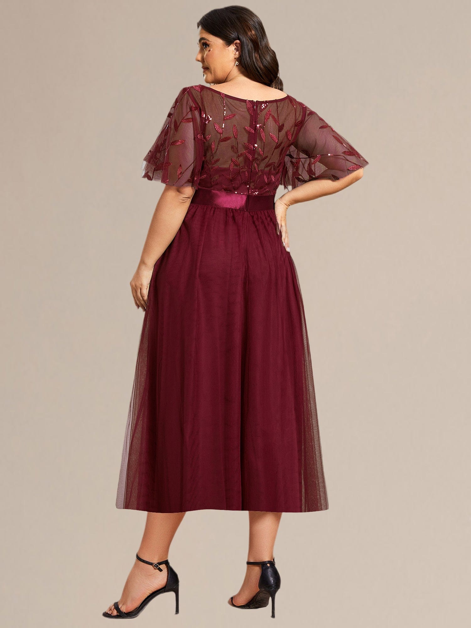 ee00906bd-pjt2_8dcc9ec4-58ad-4d27-b1ed-517f00b2d8f8 Plus Size Sequin Leaf Midi Evening Dress - Image 7