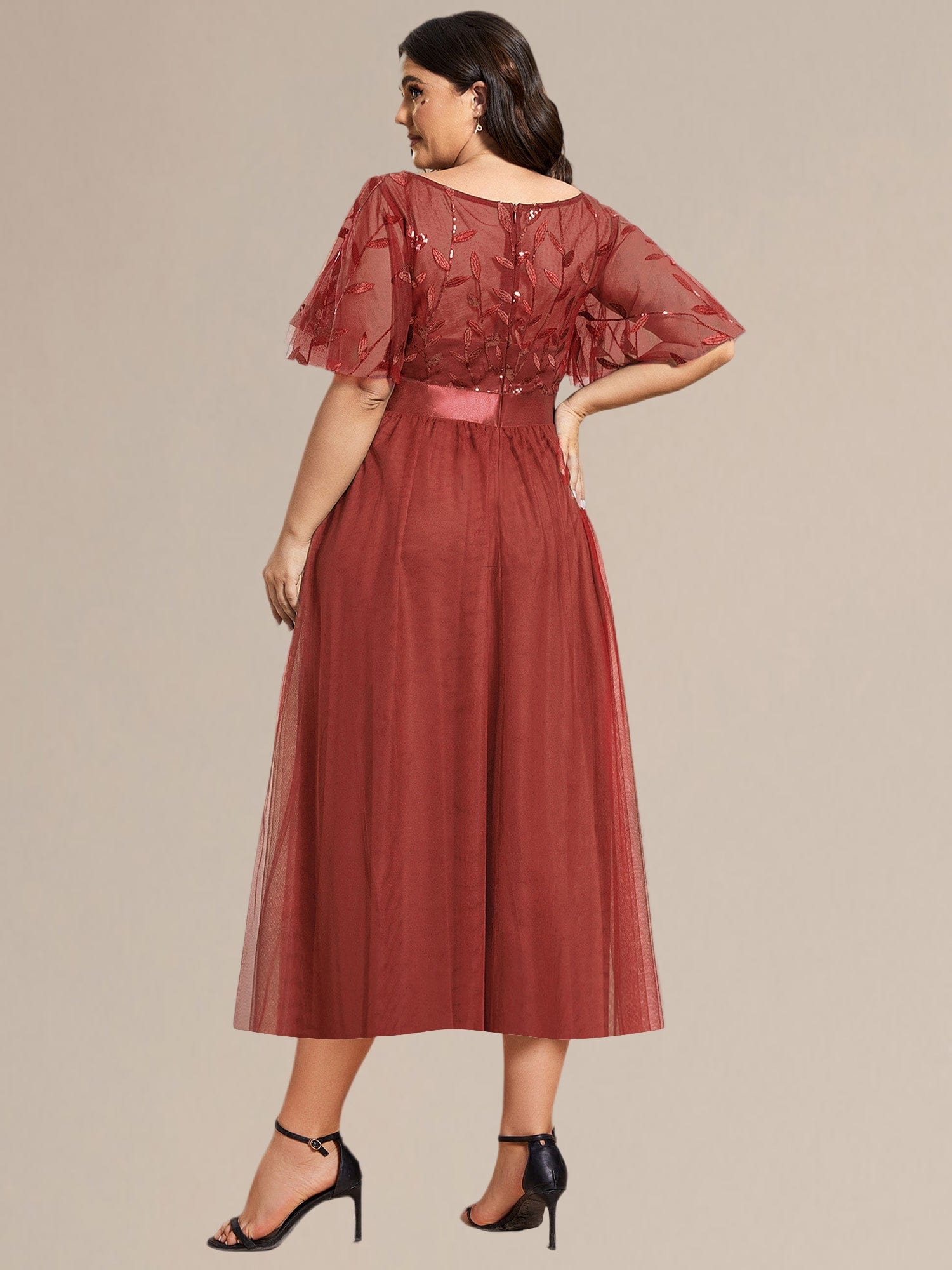 ee00906bo-pjt2_234e3fa2-b2d8-43aa-8620-33629a7566c0 Plus Size Sequin Leaf Midi Evening Dress - Image 17