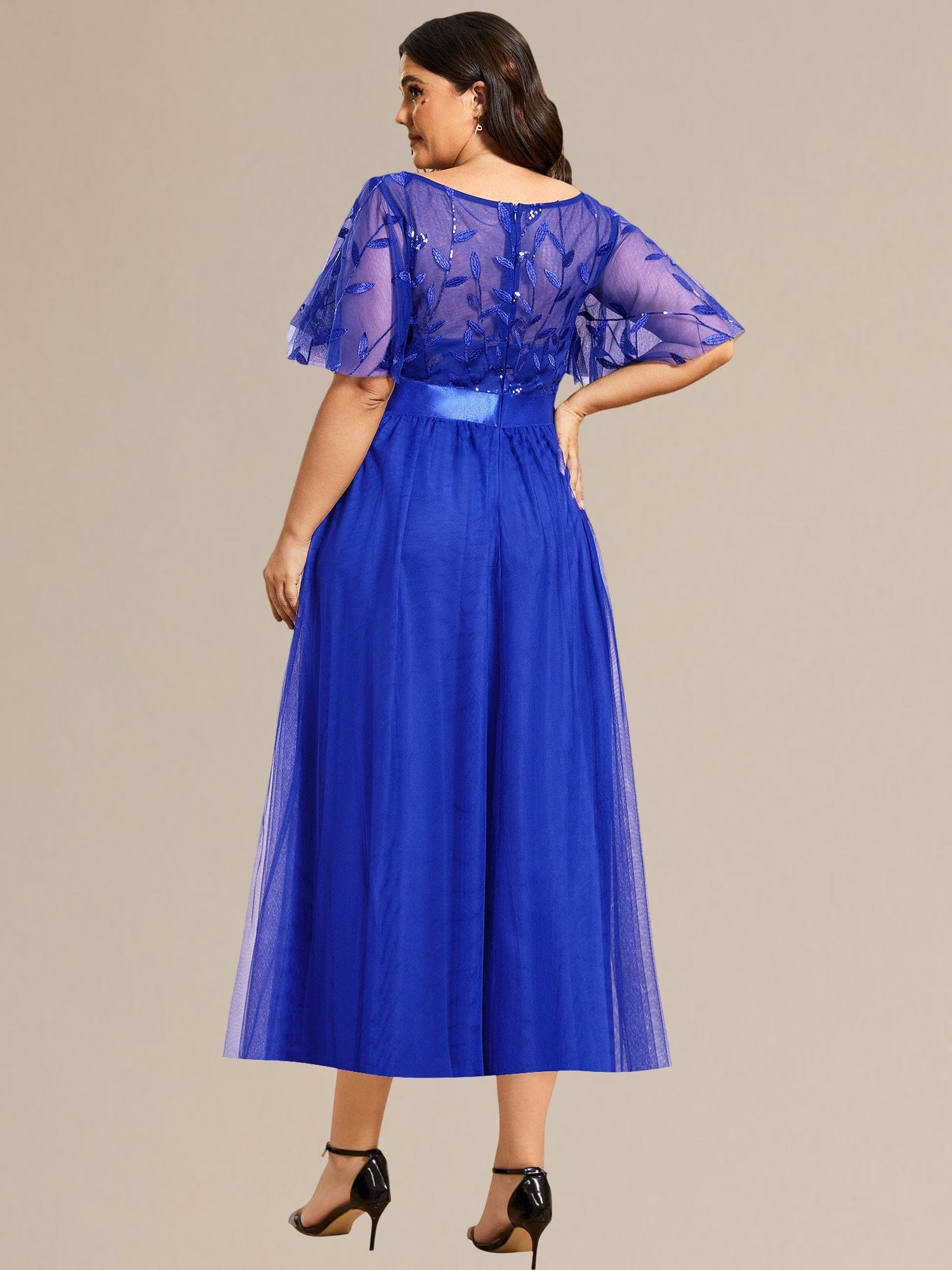 ee00906sb-pjt2_2610af94-6ad7-4b0f-a8d9-f88bc95e562a Plus Size Sequin Leaf Midi Evening Dress - Image 54