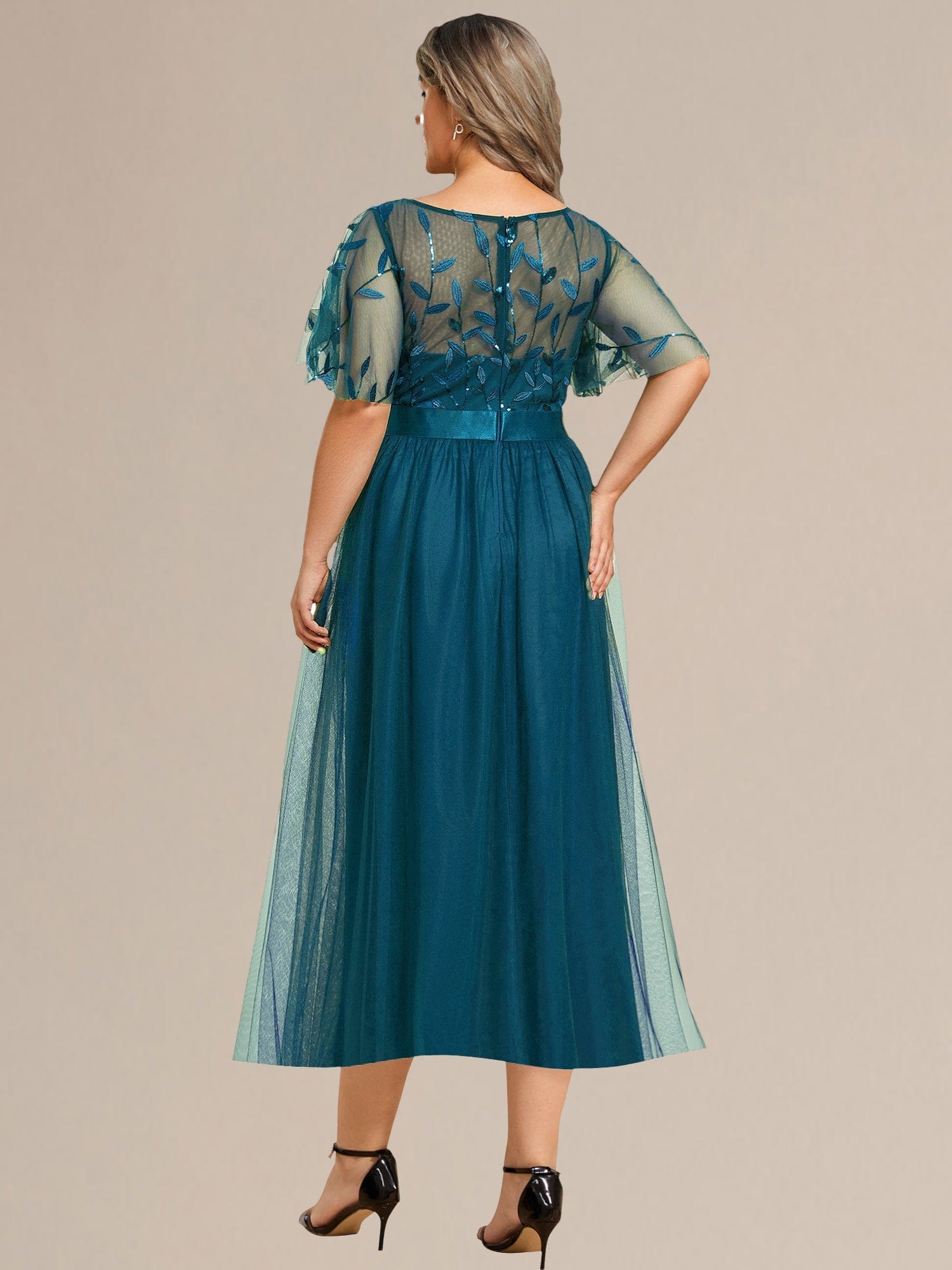 ee00906te-pjt2_8b07cbad-c410-4ba2-a84d-02a16b6a6930 Plus Size Sequin Leaf Midi Evening Dress - Image 58